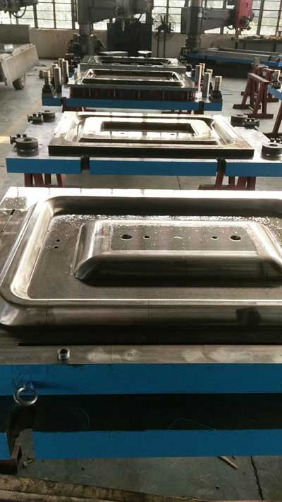 4000噸火車(chē)門(mén)拉伸成型液壓機(jī)模具