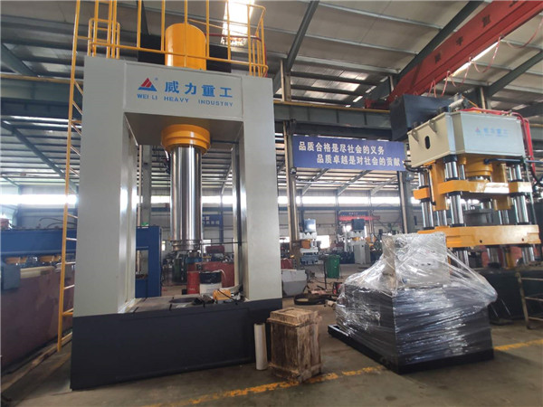 龍門液壓機(jī)準(zhǔn)備發(fā)貨