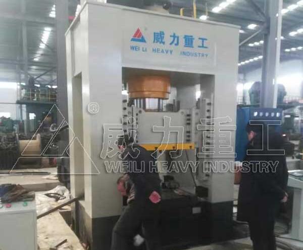 萬向節(jié)軸承座熱鍛液壓機